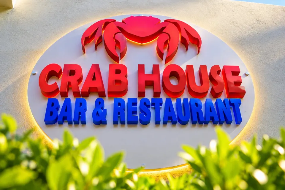 Crab House Bar & Restaurant Sign