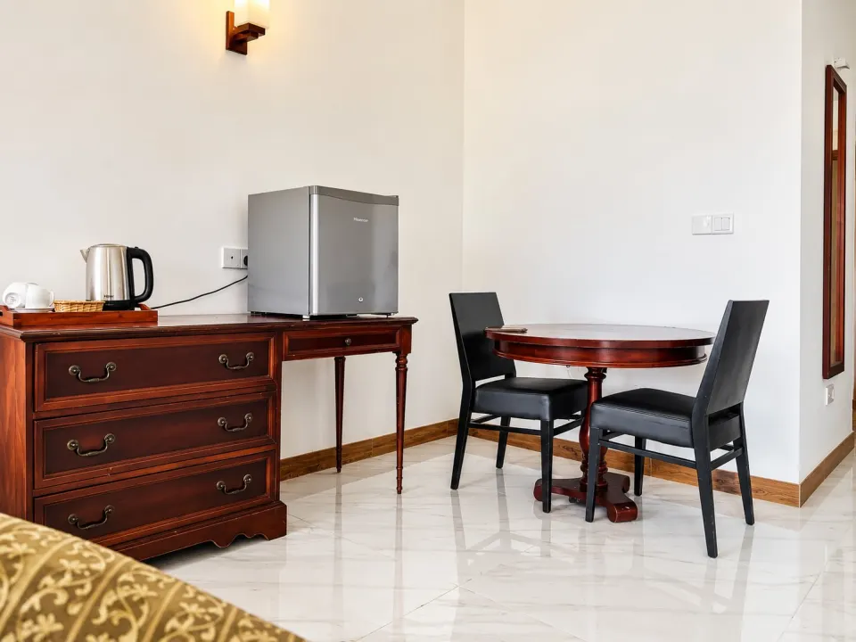 Sea View Deluxe Suite: elegant hotel room kitchenette
