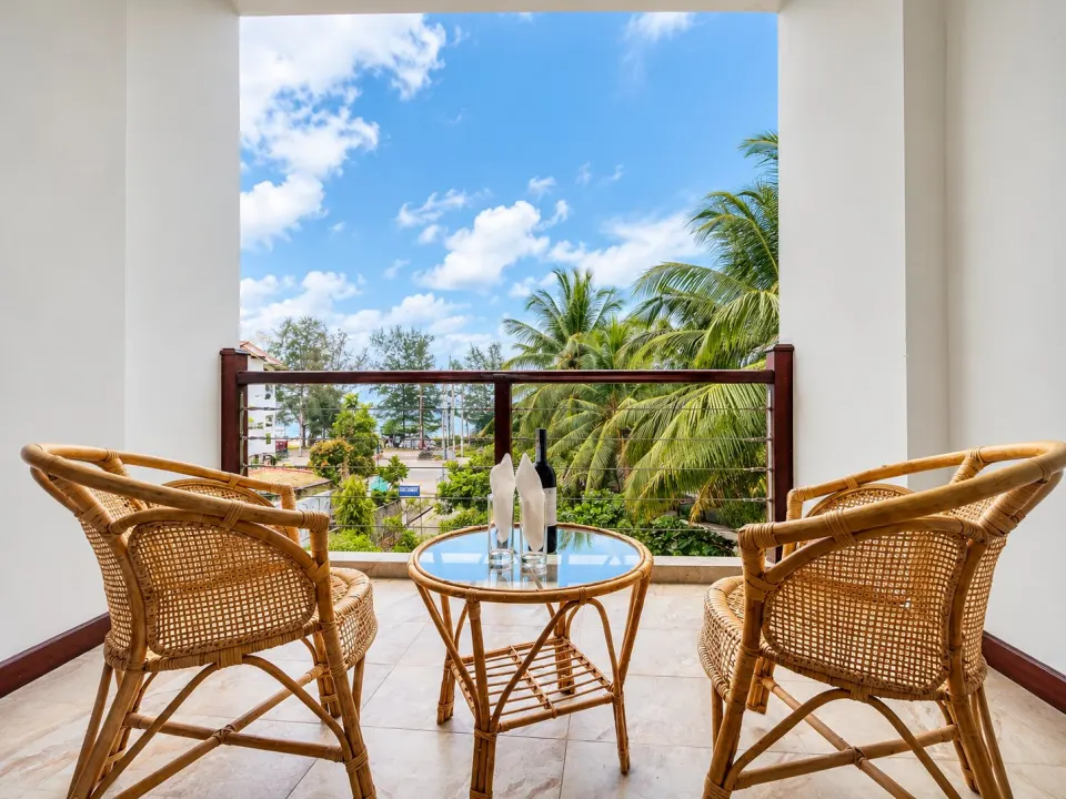 Luxury Sea Front with Private Balcony: tropical balcony coastal retreat
