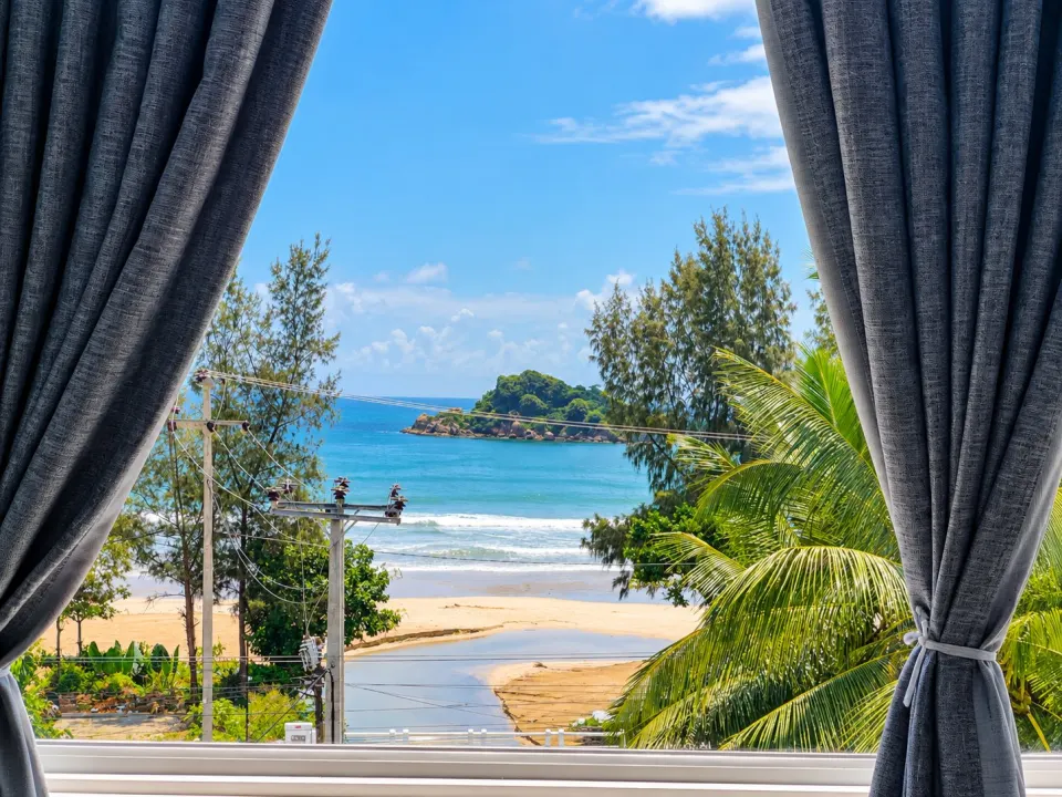 Sea View Deluxe Suite: tropical beach view through curtains
